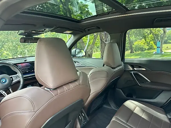 BMW IX1 - Imagem 14
