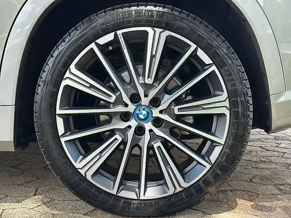 BMW IX1 - Imagem 15