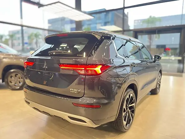 Mitsubishi Outlander Plug-in Hybrid - Imagem 4