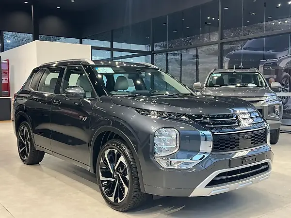 Mitsubishi Outlander Plug-in Hybrid - Imagem 1