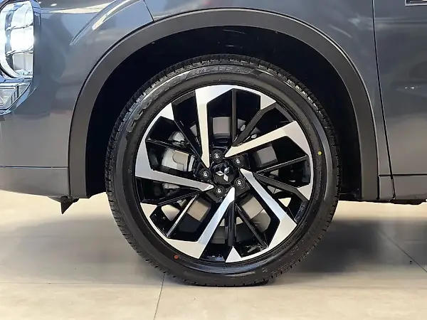 Mitsubishi Outlander Plug-in Hybrid - Imagem 8
