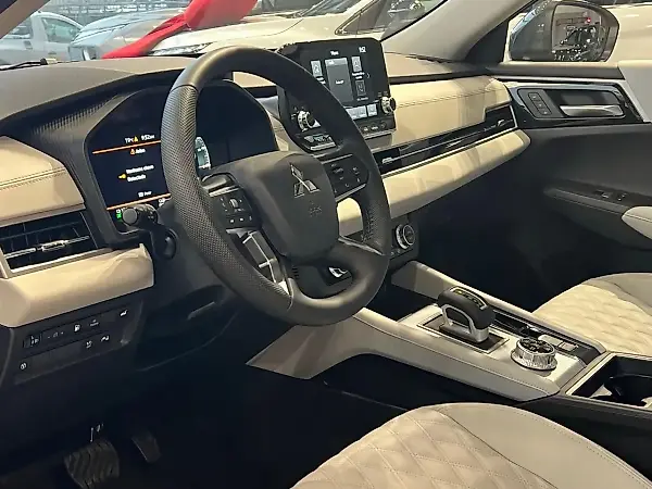 Mitsubishi Outlander Plug-in Hybrid - Imagem 14