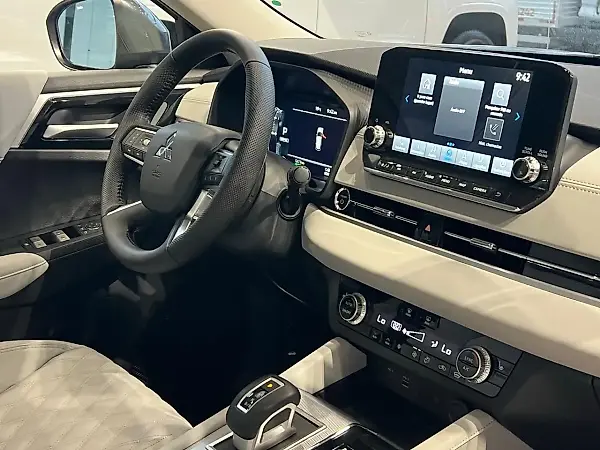 Mitsubishi Outlander Plug-in Hybrid - Imagem 19