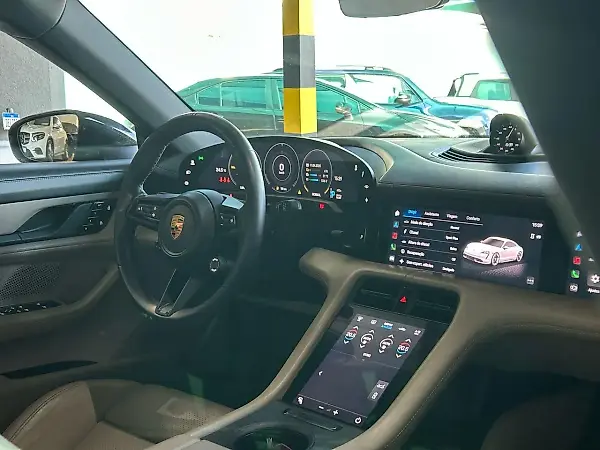 Porsche Taycan - Imagem 15