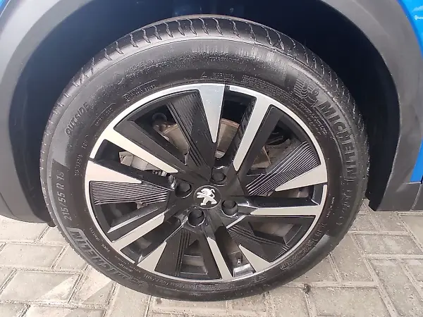 Peugeot E-2008 - Imagem 18