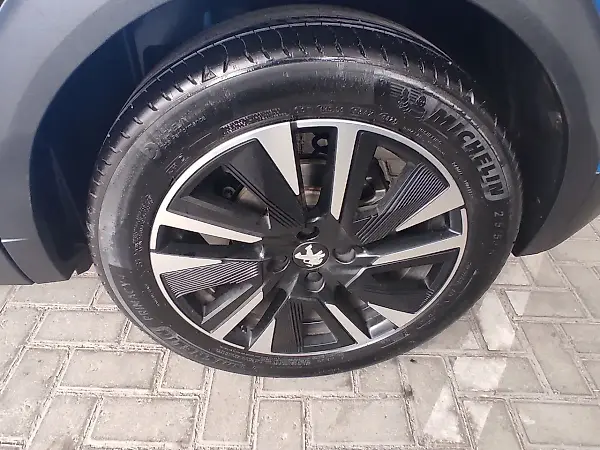 Peugeot E-2008 - Imagem 17