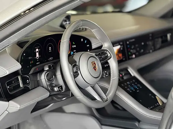 Porsche Taycan - Imagem 9