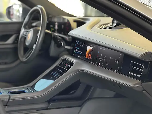 Porsche Taycan - Imagem 11