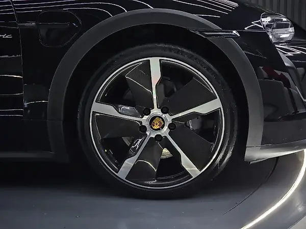 Porsche Taycan - Imagem 4