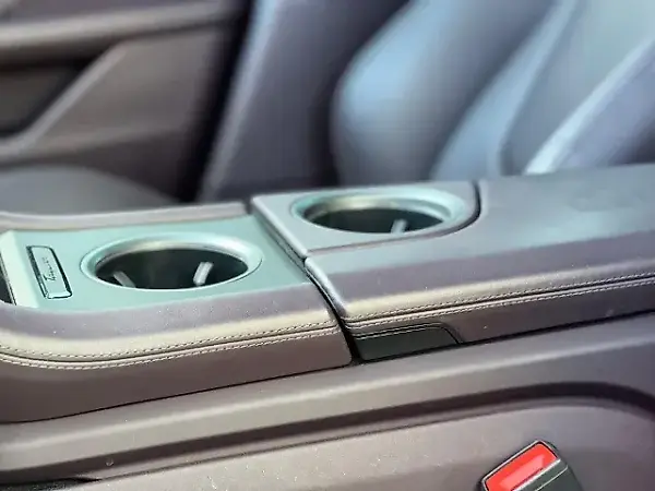 Porsche Taycan - Imagem 12