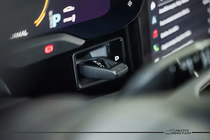 Porsche Taycan - Imagem 14