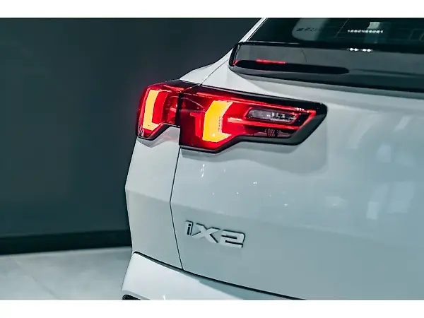BMW IX2 - Imagem 10