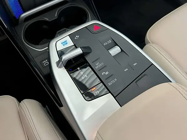 BMW IX1 - Imagem 11