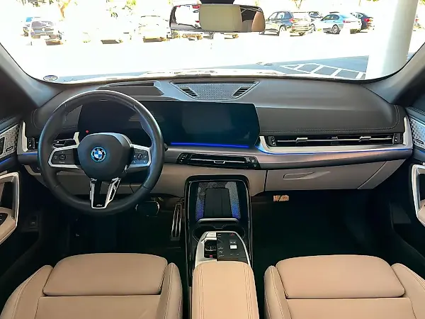 BMW IX1 - Imagem 9