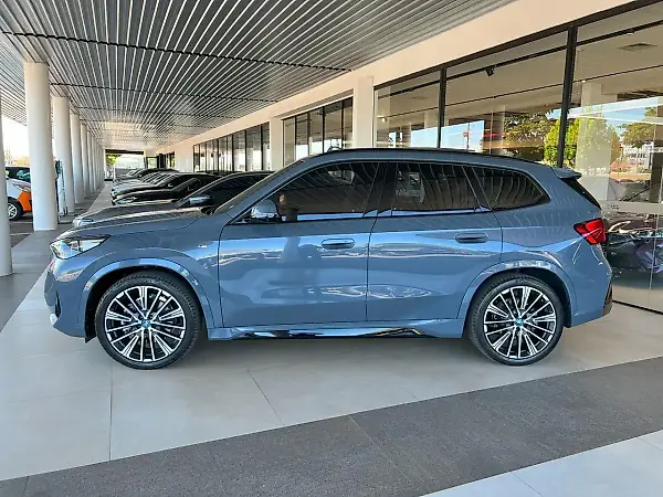 BMW IX1 - Imagem 6