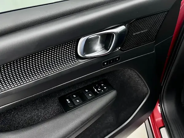 Volvo XC40 Recharge - Imagem 11