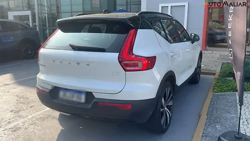 Volvo XC40 Recharge - Imagem 8