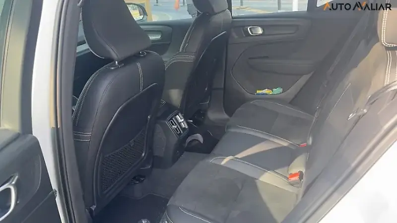 Volvo XC40 Recharge - Imagem 7