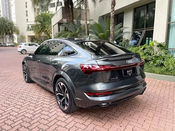 Audi E-tron S Sportback - Imagem 2