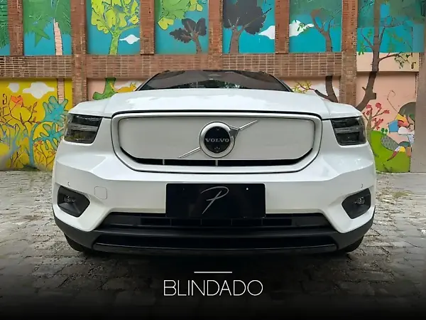 Volvo XC40 Recharge - Imagem 1