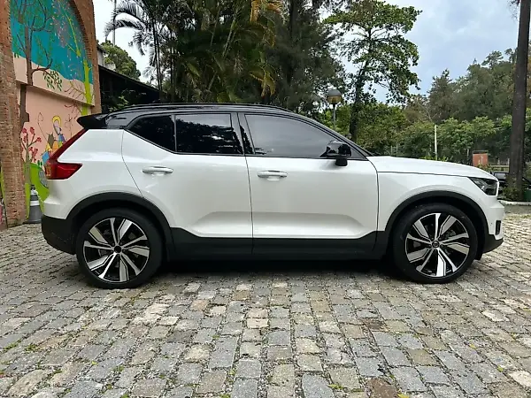 Volvo XC40 Recharge - Imagem 4