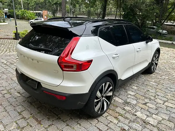 Volvo XC40 Recharge - Imagem 8