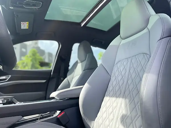 Audi Q8 Sportback E-tron - Imagem 6
