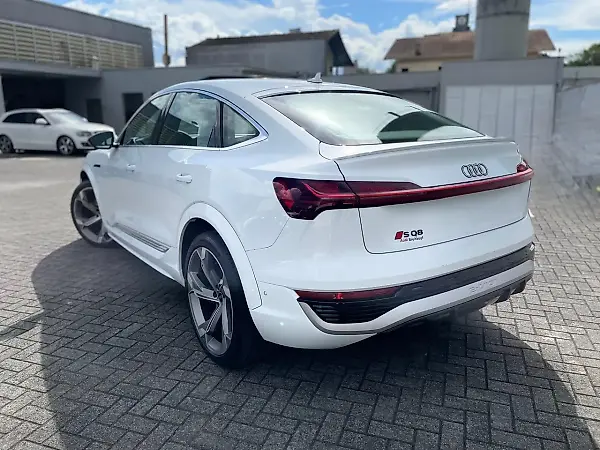 Audi Q8 Sportback E-tron - Imagem 2