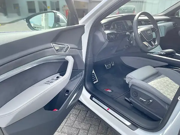 Audi Q8 Sportback E-tron - Imagem 7
