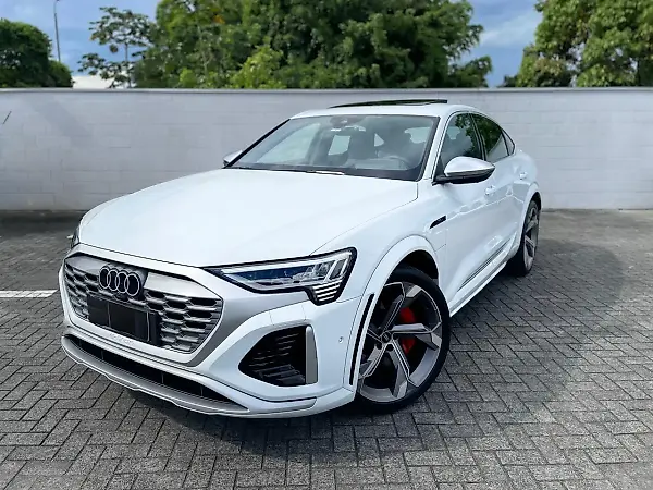 Audi Q8 Sportback E-tron - Imagem 1