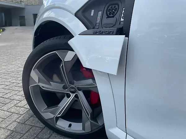 Audi Q8 Sportback E-tron - Imagem 14