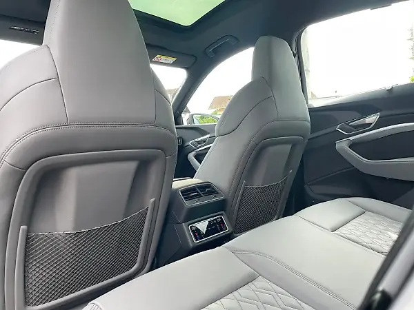 Audi Q8 Sportback E-tron - Imagem 9