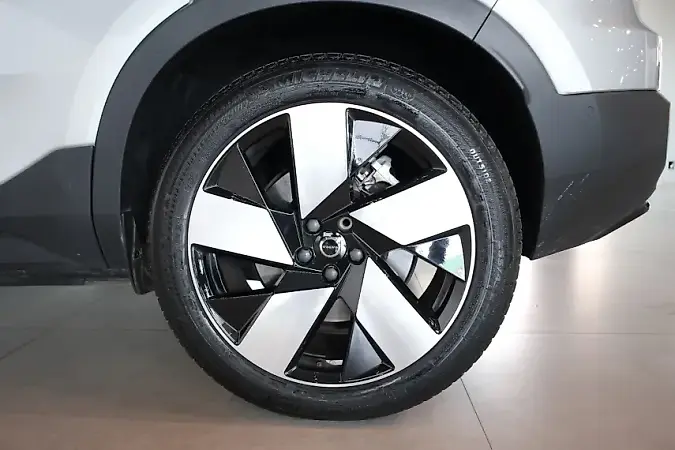 Volvo C40 Recharge - Imagem 12