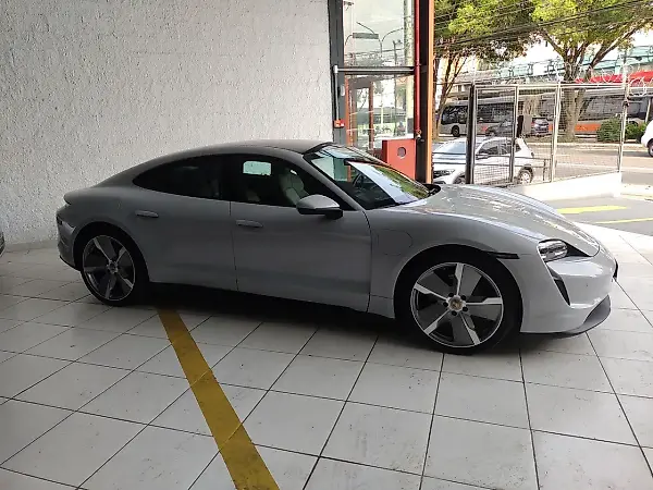 Porsche Taycan - Imagem 10