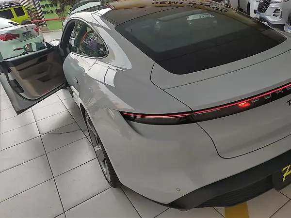 Porsche Taycan - Imagem 8