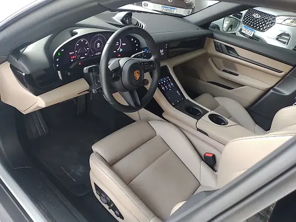 Porsche Taycan - Imagem 14