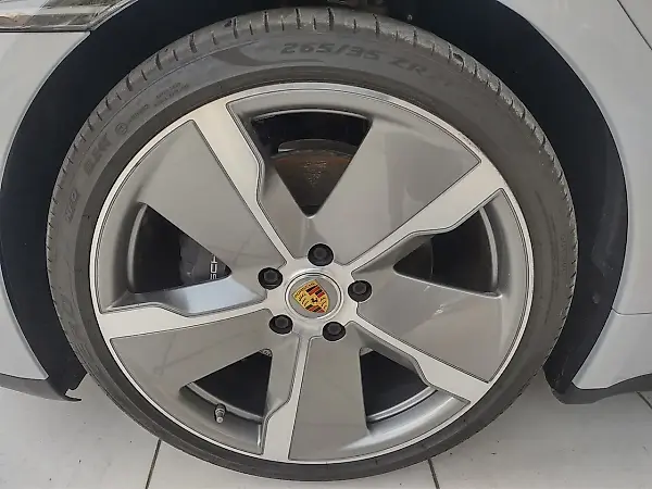 Porsche Taycan - Imagem 19