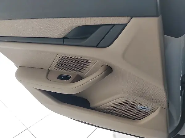 Porsche Taycan - Imagem 18