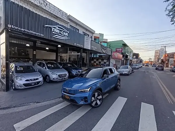 Volvo XC40 Recharge - Imagem 1