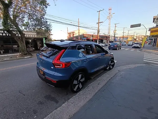 Volvo XC40 Recharge - Imagem 5