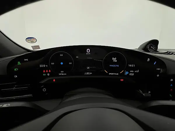 Porsche Taycan - Imagem 15