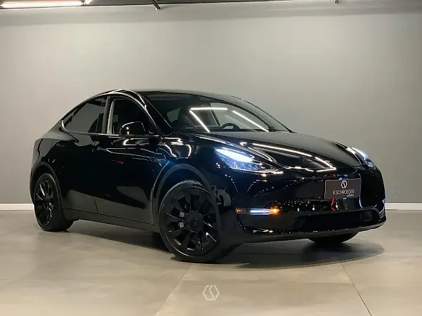 Tesla Model Y - Imagem 1