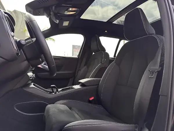 Volvo XC40 Recharge - Imagem 9