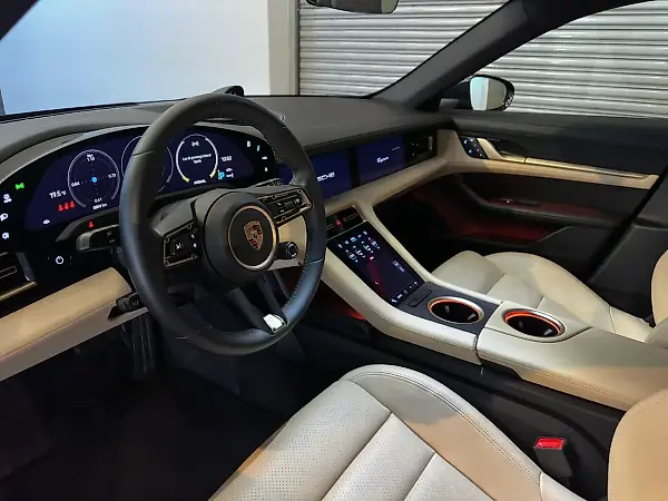 Porsche Taycan - Imagem 12