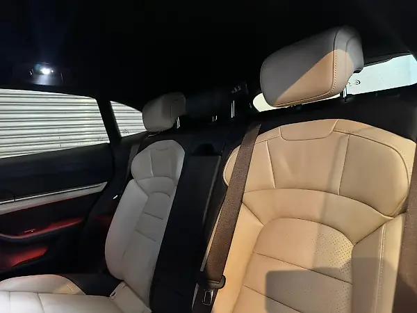 Porsche Taycan - Imagem 14