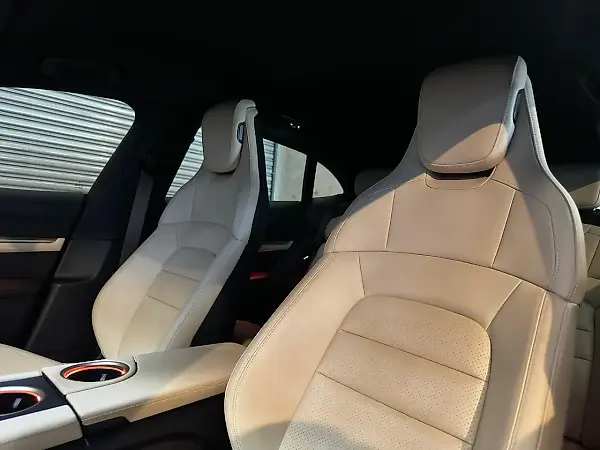 Porsche Taycan - Imagem 13