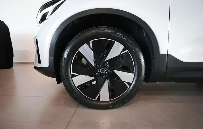 Volvo XC40 Recharge - Imagem 4
