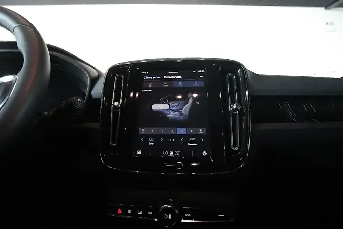 Volvo XC40 Recharge - Imagem 7