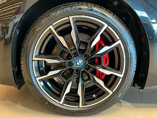 BMW I4 - Imagem 6