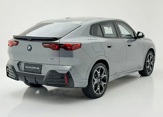 BMW IX2 - Imagem 3